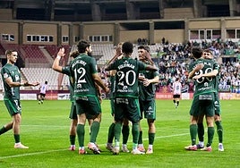 Los jugadores verdiblancos festejan uno de los goles en Las Gaunas.