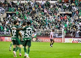 La afición verdiblanca arropó al Racing en Las Gaunas en su debut copero