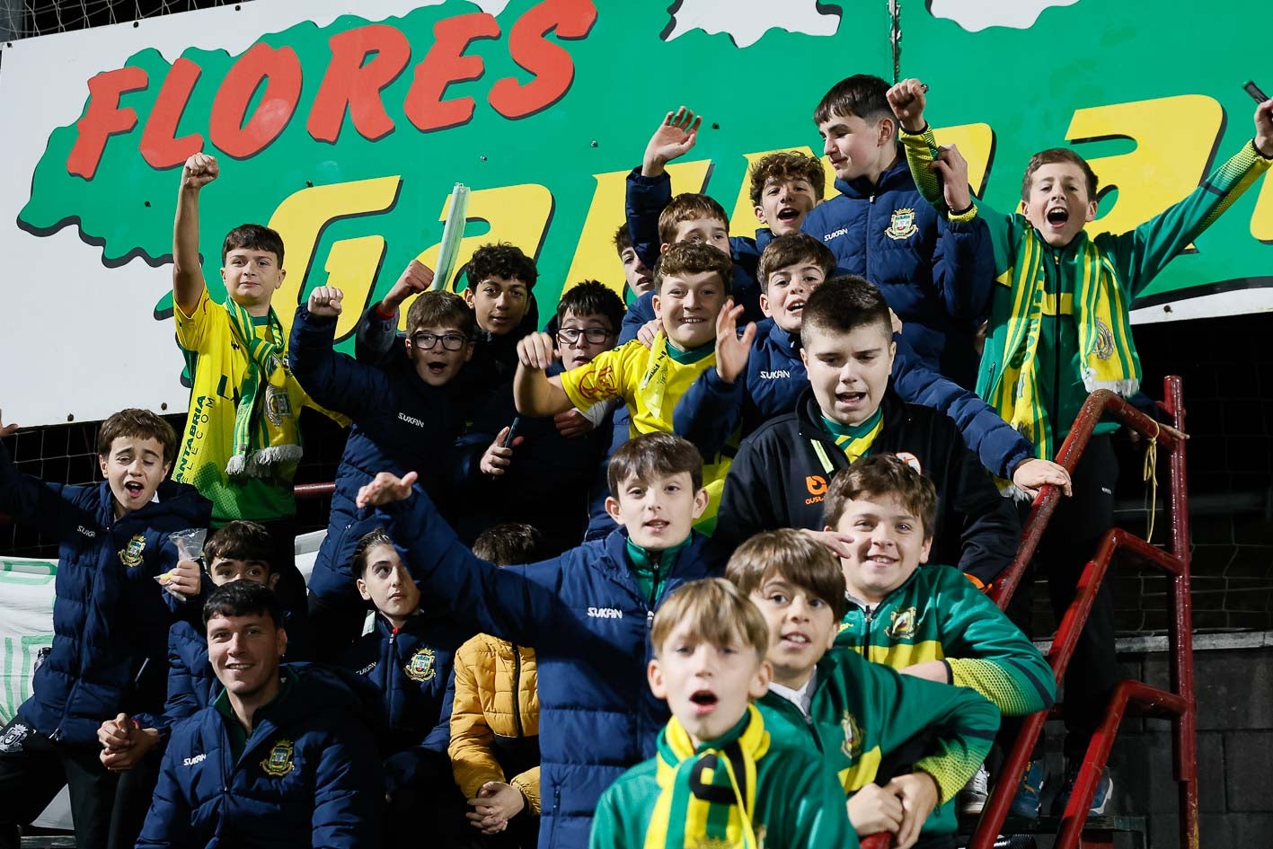 El público llenó el campo de Santa Ana para ver a su equipo en la Copa.
