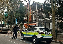 La maquinaria, ayer, comienza a trabajar en Menéndez Pelayo.