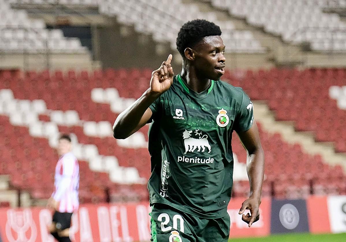 Suleiman Camara celebra su gol en Las Gaunas.