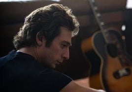 Jeremy Allen White realiza una excenelte interpretación.