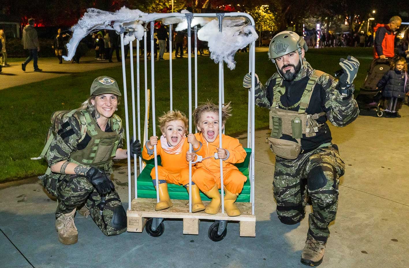 Familia disfrazada al completo en Santander.