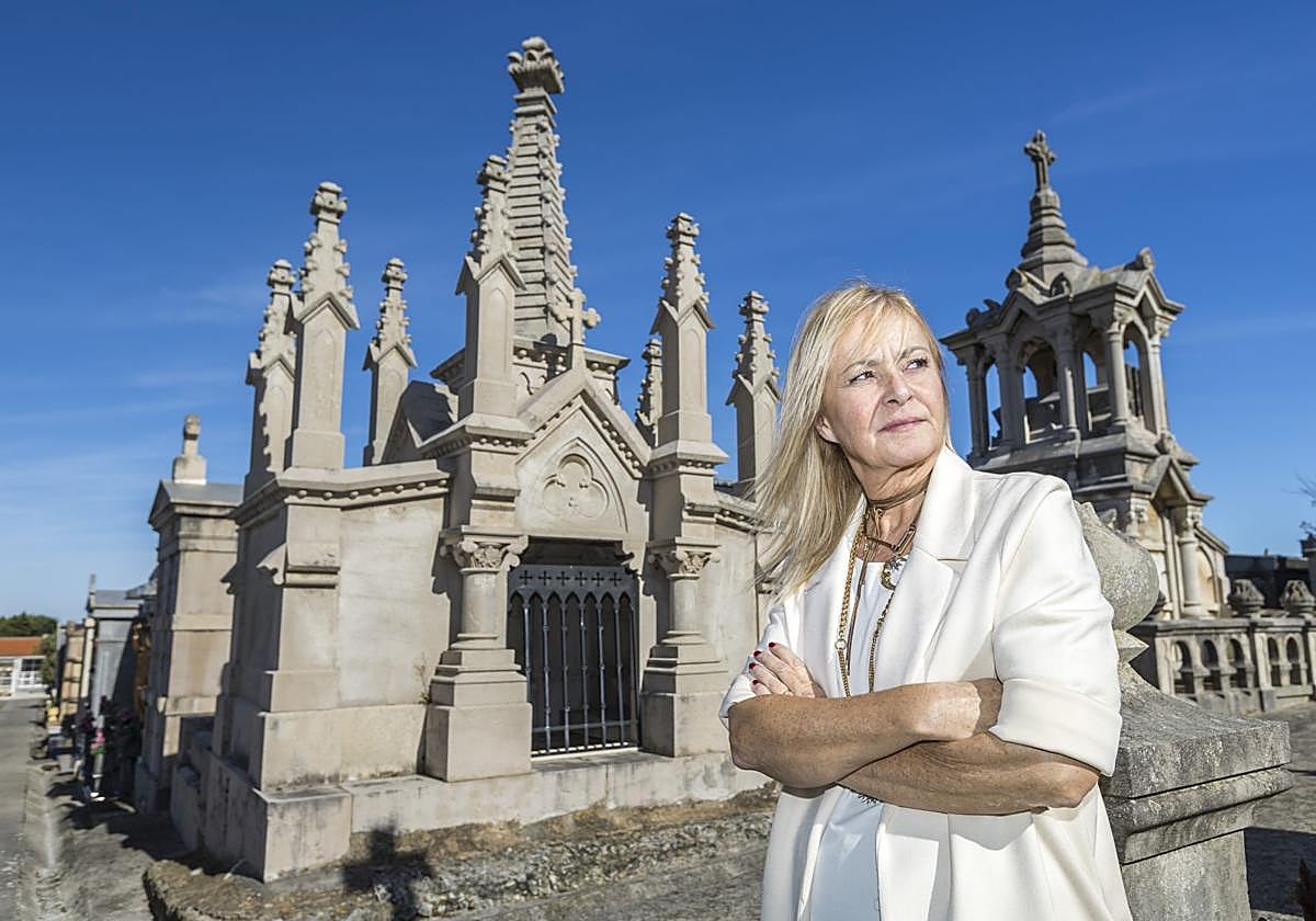 María Bolado, directora del Cementerio de Ciriego, al que lleva vinculada desde la década de 1990.