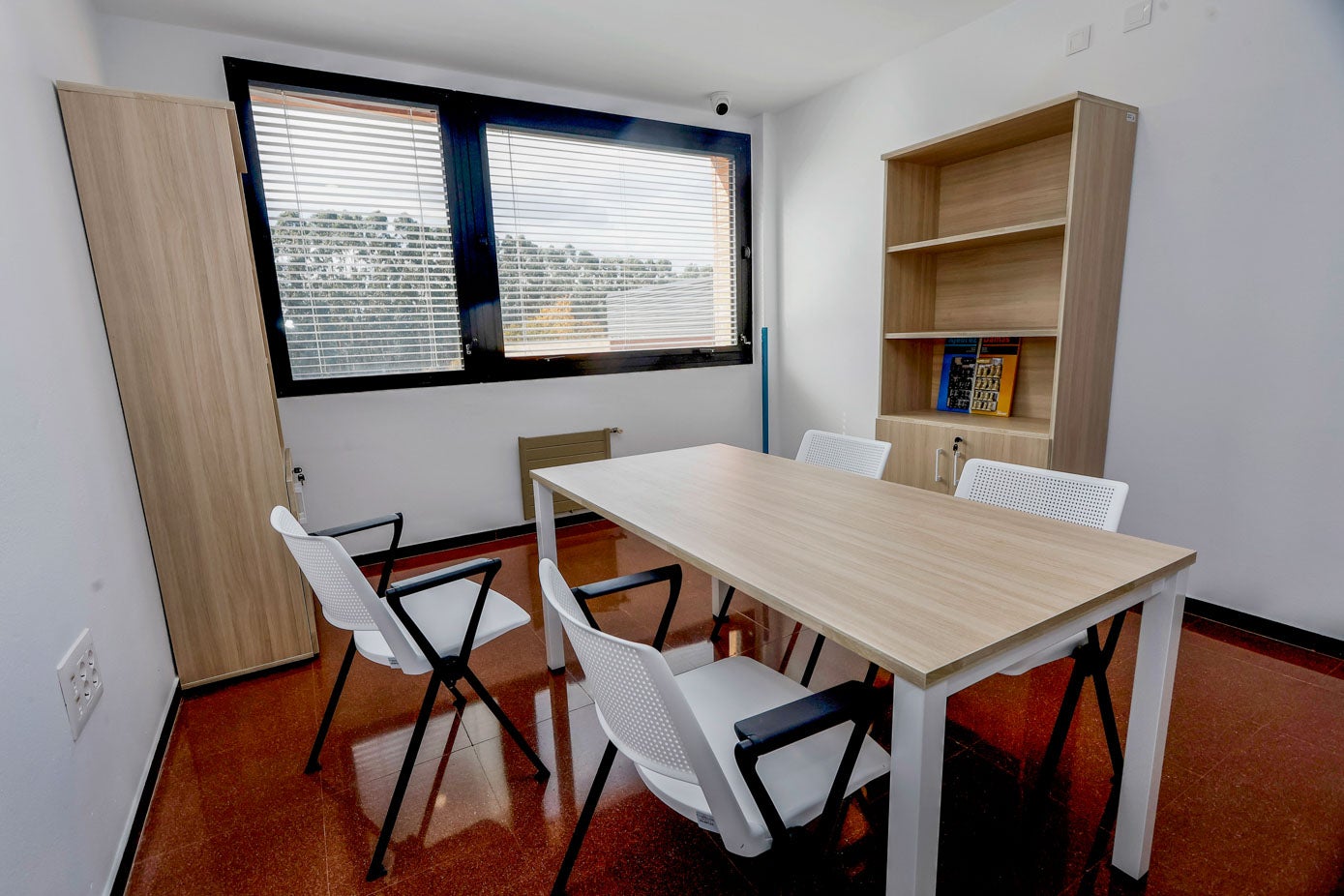 Una de las estancias comunes de la unidad, este viernes, en Torrelavega.