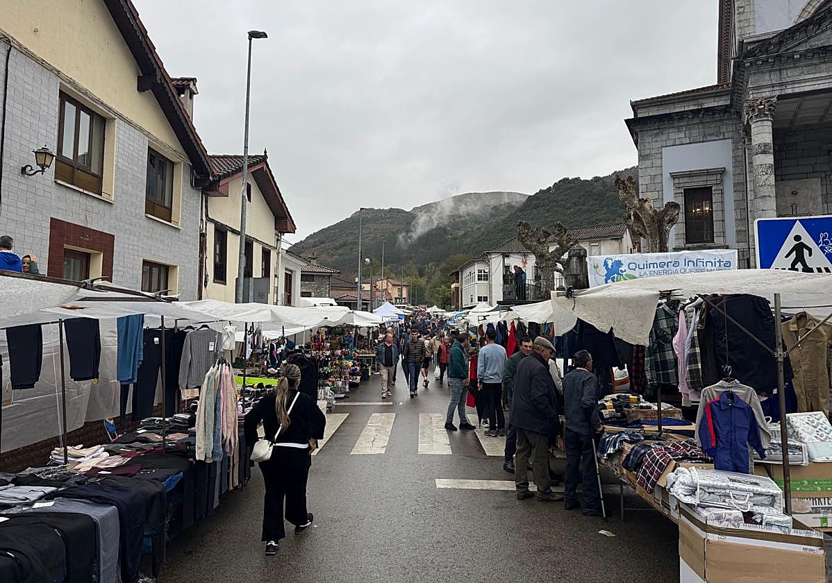 Puestos en la feria de Arredondo.