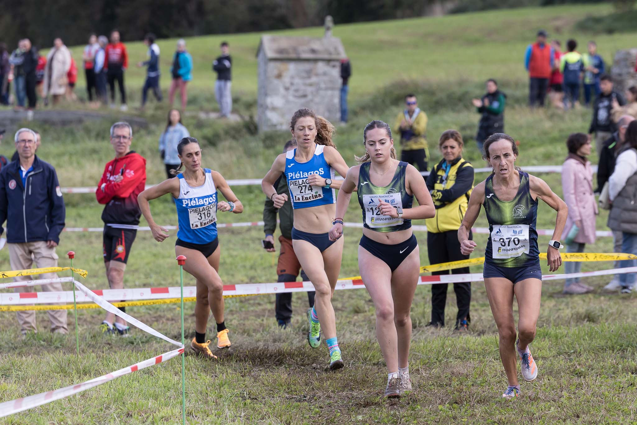 Lidia Macho lanza un ataque.