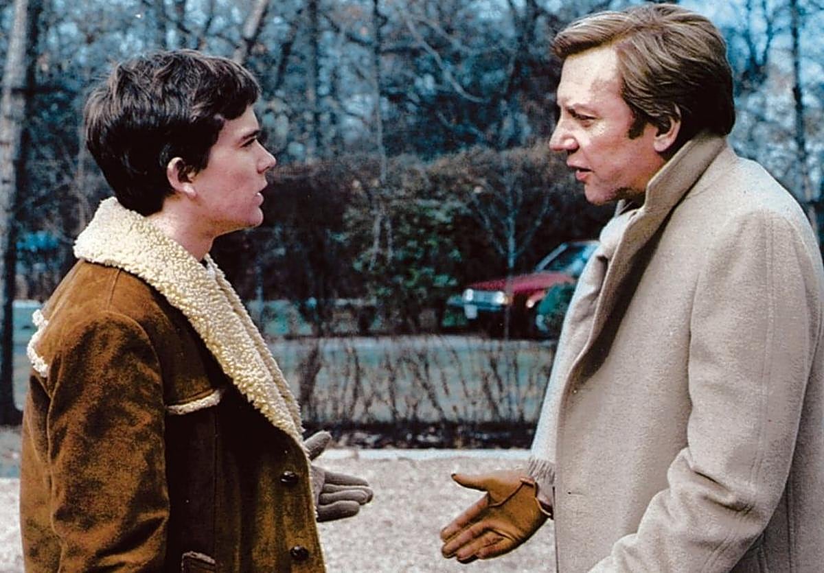 Timothy Hutton y Donald Sutherland, ambos excelentes.
