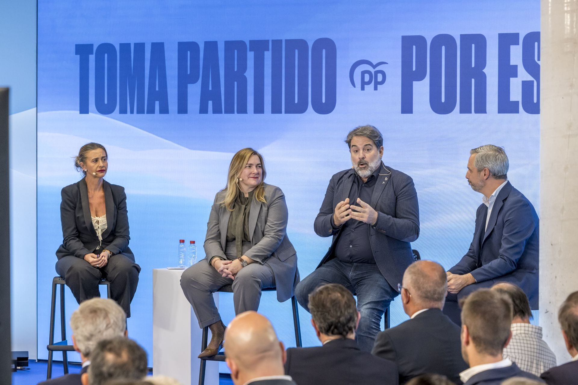 Eva Fernández Cobo, Patricia Ortíz, Román San Emeterio y Juan Bravo.