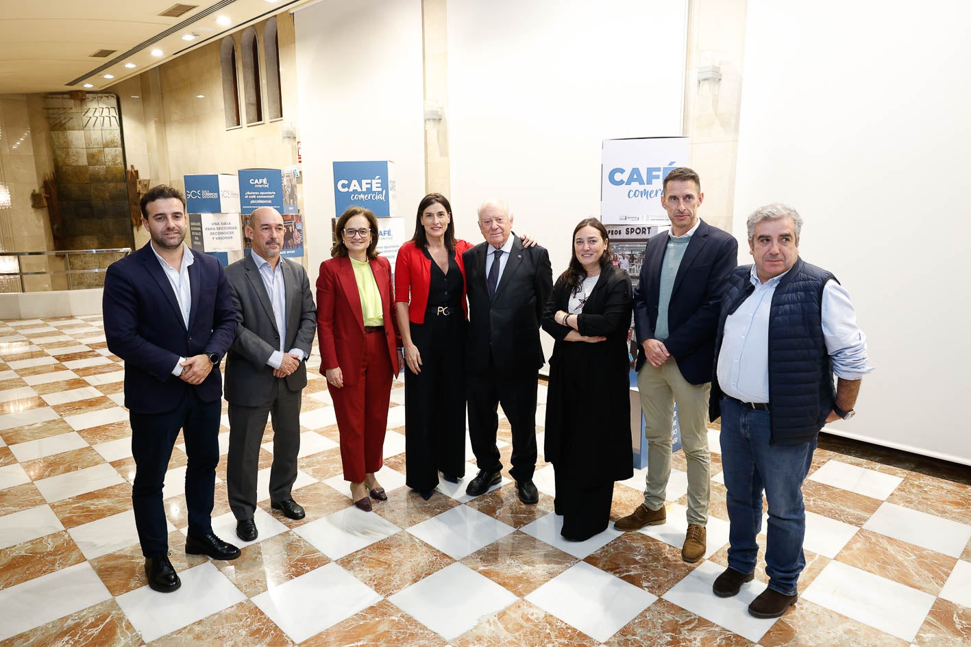 Fran Arias, Álvaro Lavín, Margarita Rojo, Gema Igual, Gaspar Laredo, Noemí Méndez, Eduardi Castillo y Agustín Navarro. 