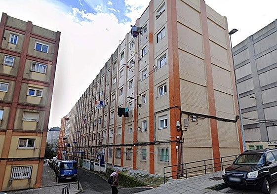 Uno de los pisos ocupados ilegalmente en la calle Universidad, en Santander.