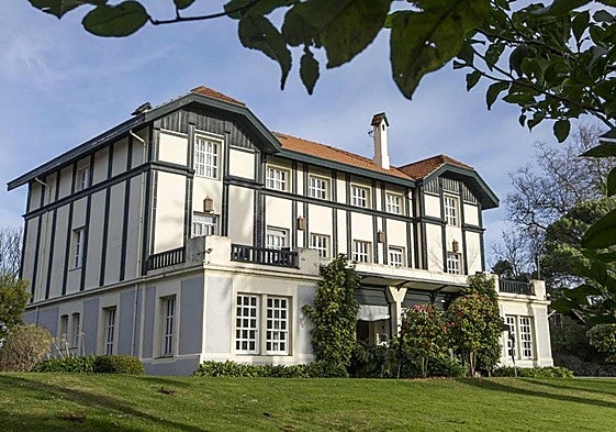 El Hotel Escuela 'Las Carolinas', sede de la Asociación de Hostelería, está en la calle General Dávila de Santander.