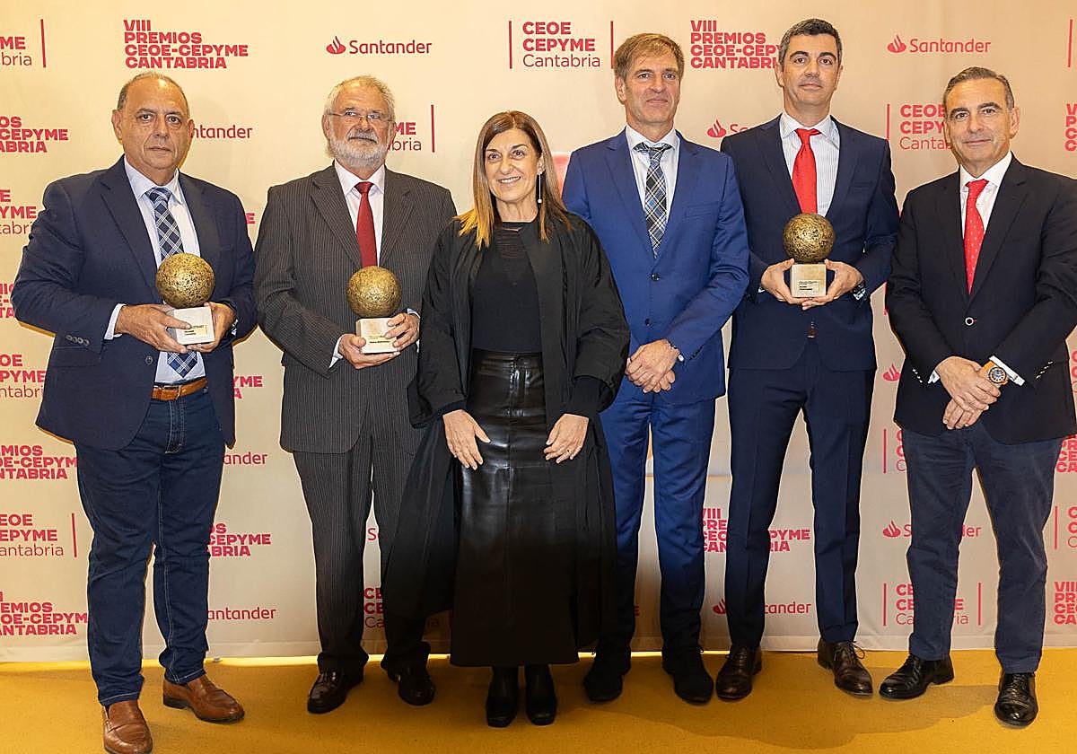 Antonio Díaz, Luis Miguel García Rodríguez, María José Sáenz de Buruaga, Enrique Conde, Manuel Lobeira y Manuel Iturbe, en el Hotel Bahía.