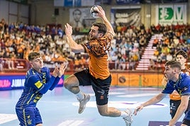 Jakub Prokop, lateral izquierdo del Bathco, anotó el gol de la victoria naranja a falta de un segundo.