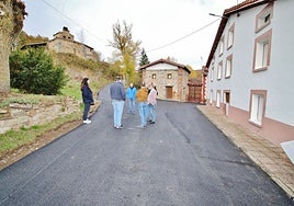Cuena ha estrenado esta semana asfaltado en varias calles de la localidad.
