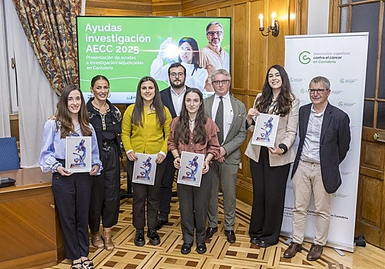 Desde la izquierda, Clara Castro, Zulema Gancedo, Carmen Barroso, Carlos García, Marta Martínez, Pedro Prada, Saire Edith Córdova y Luis Carretero.
