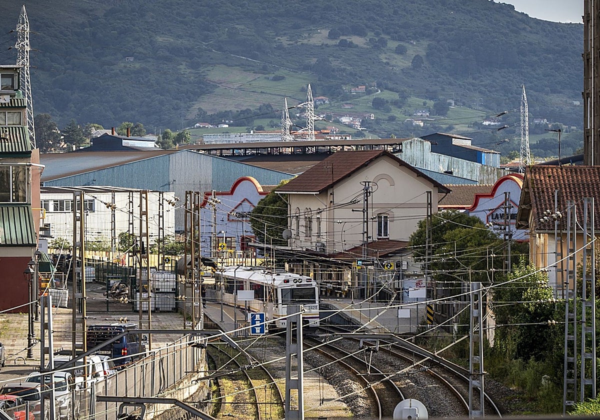 Estación de tren de Maliaño, que se verá afectada por el cubrimiento de las vías del tren.