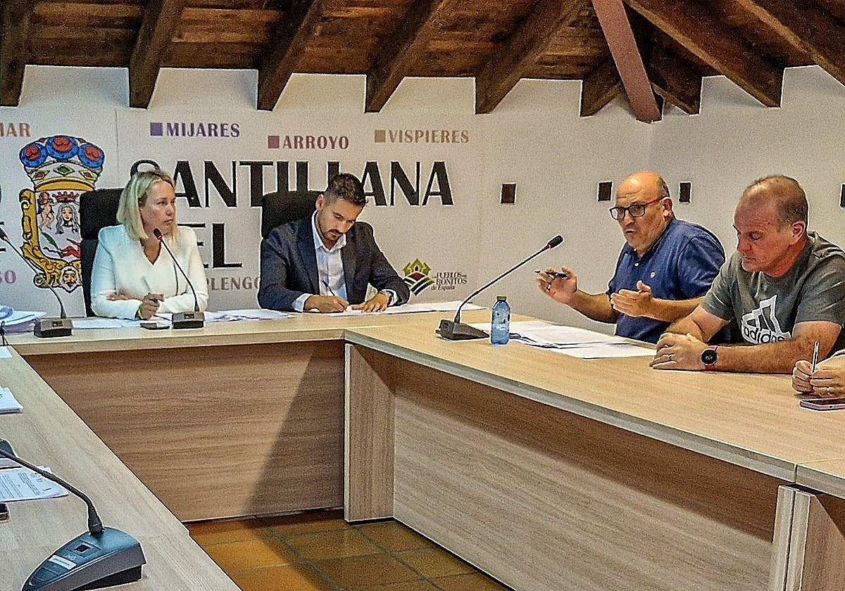 Imagen de archivo de un pleno en Santillana del Mar.