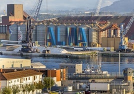 Grúas en el Puerto de Santander.