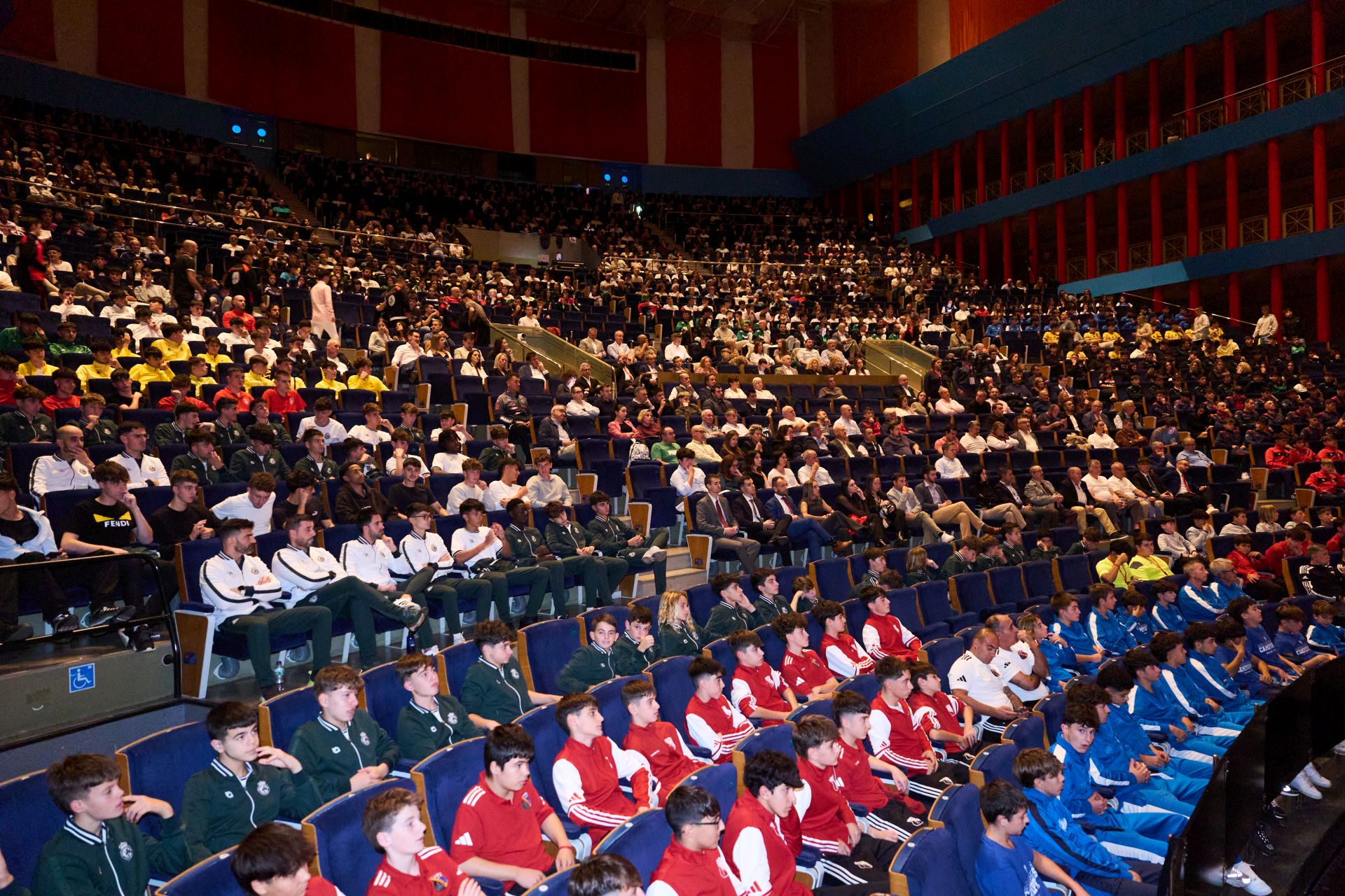 El público abarrotó la Sala Argenta