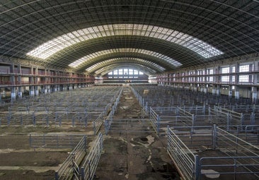 Imagen del Ferial de Ganados de Torrelavega vacío por las medidas del Gobierno de Cantabria contra la dermatosis nodular.