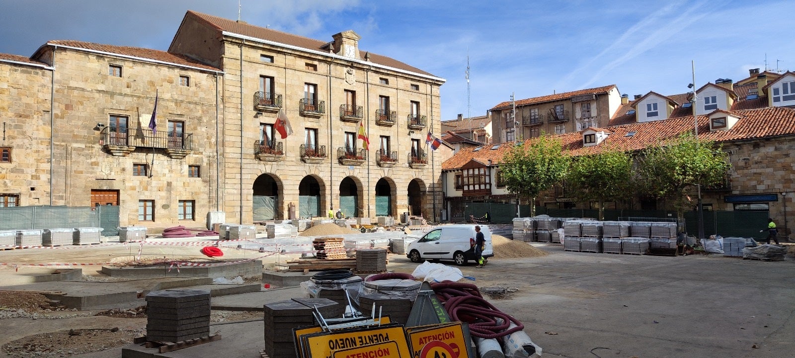 Estado actual de las obras de la Plaza de España de Reinosa.