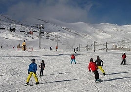 Esquiadores en Alto Campoo.