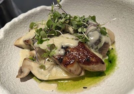 Boletus confitados en mantequilla, con foie fresco y salsa al Calvados.