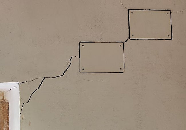Grietas en las paredes del Ayuntamiento de Reinosa.