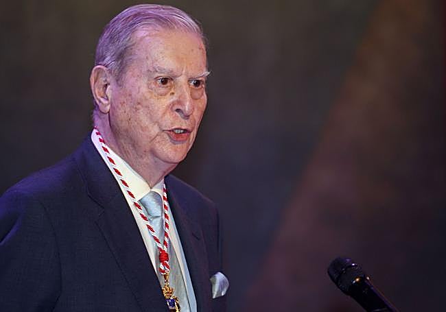Alfonso Osorio recibió la Medalla de Oro de Cantabria en 2011.