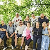 Varios miembros de la asociación durante una de sus quedadas anuales en el mes de julio en Solares.