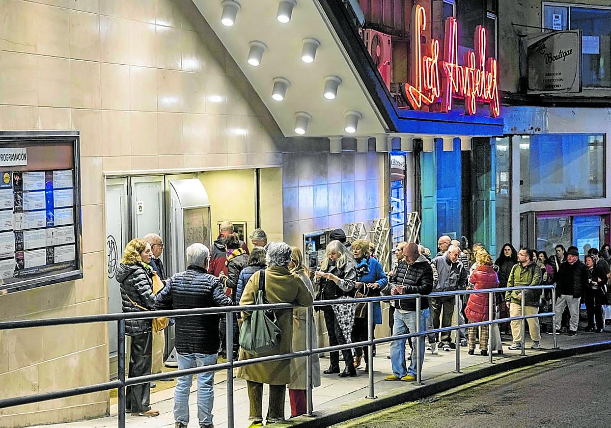 La sala santanderina Los Ángeles, histórico cine superviviente en el centro de la ciudad.