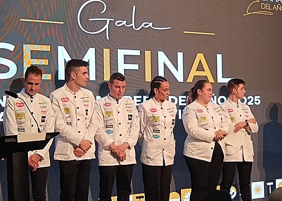 Foto de familia de los participantes en la semifinal del concurso para elegir al Mejor Cocinero de España.