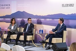 Begoña Baliño, Miguel Cardoso y Roberto Herranz, durante su participación en la mesa redonda.