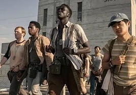 Escena de la caminata basada en la novela de Stephen King.