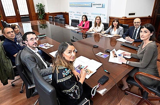 Mesa Institucional CaixaProinfancia en Santander.