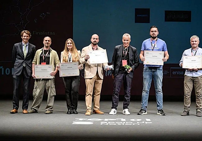 Los responsables de las empresas cántabras reconocidas entre las 101 mejores del país.