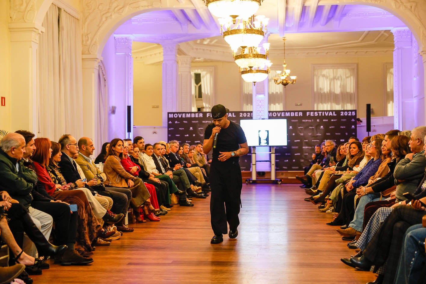El joven artista Jactayo, cántabro de raíces peruanas, durante su actuación.