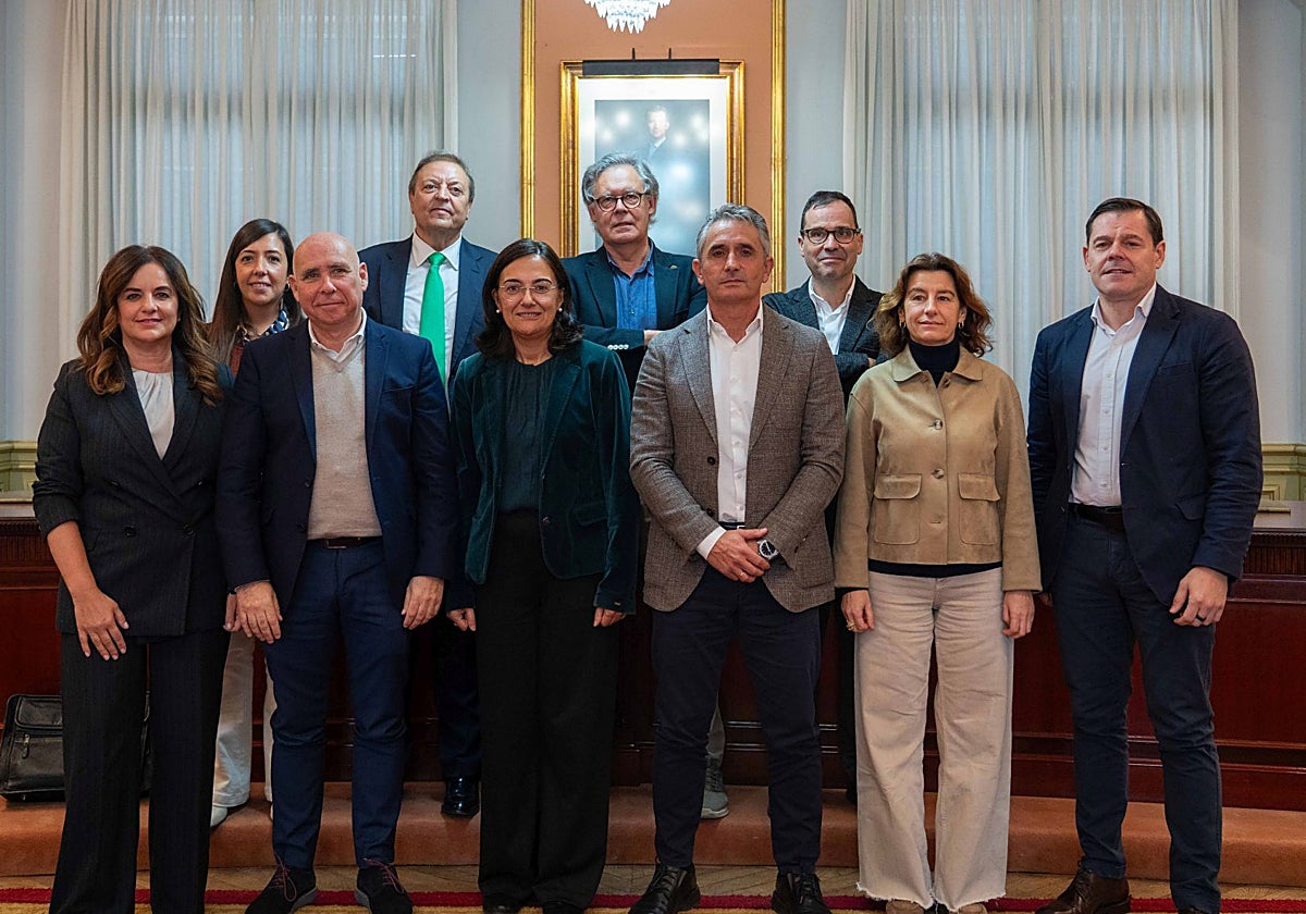 Dasgoas junto al resto de participantes en el el evento de este lunes.