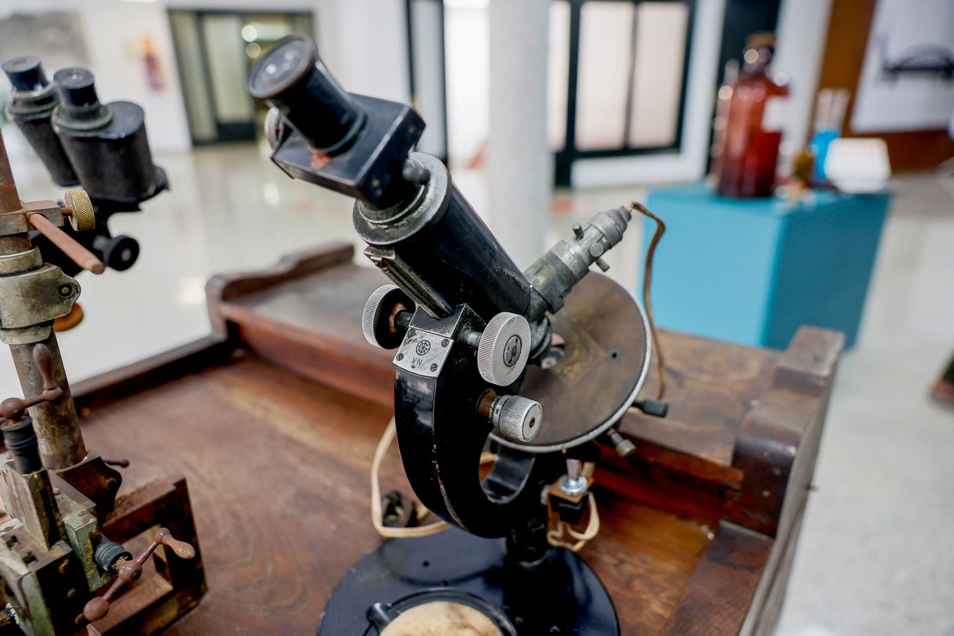 Microscopio del laboratorio de hileras (1940).