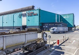 Entrada a la fábrica de GSW en Nueva Montaña, propiedad del Grupo Celsa.