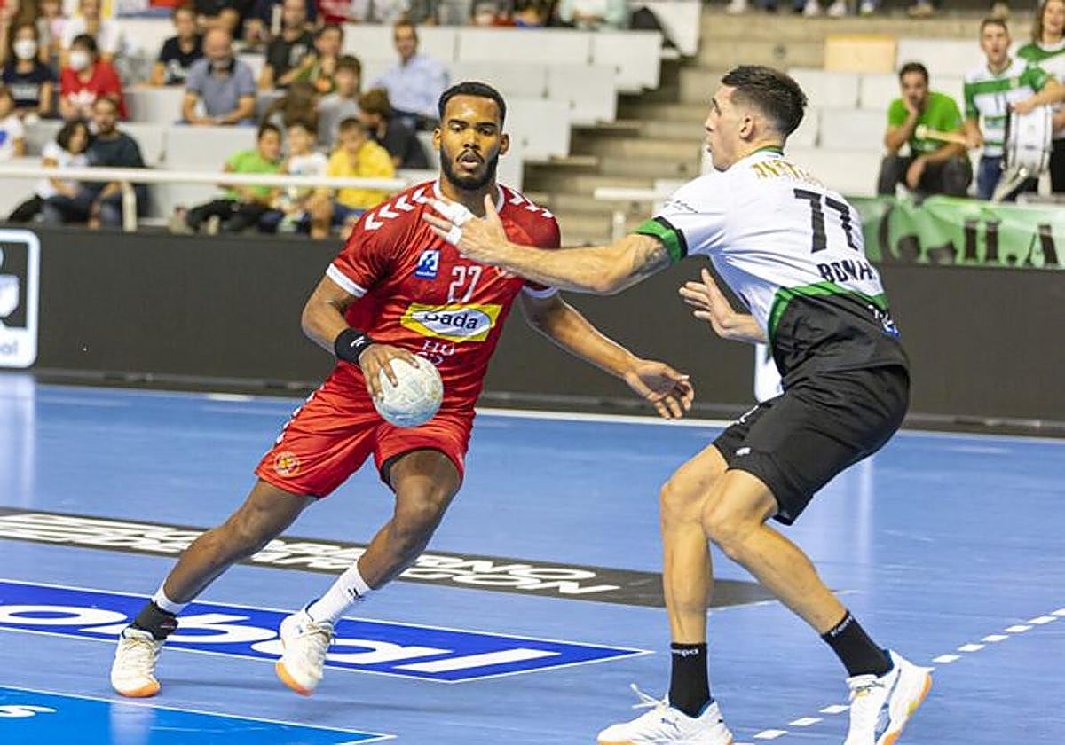 El granmense Frank Enrique Cordiés durante un partido.