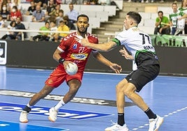 El granmense Frank Enrique Cordiés durante un partido.