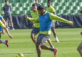 Jeremy, durante un entrenamiento con el Racing antes de marchare convocado con la Tri.