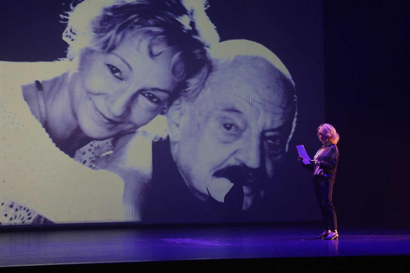 Miriam Hierro, hija de José Hierro, también entregó los premios que llevan el nombre de su padre.