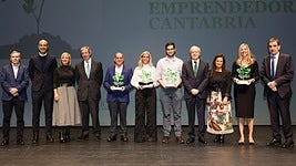 Foto de familia: de izquierda a derecha, Alberto Santamaría, Javier López Estrada, Isabel Muñoz, Luis Revenga, José Saiz, Natalia Alciturri, Diego Rosich, Eduardo Arasti, Begoña Gómez del Río, Paula Martínez e Ignacio Pérez.
