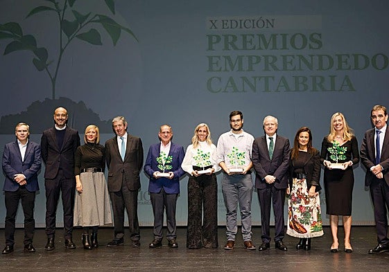 Foto de familia: de izquierda a derecha, Alberto Santamaría, Javier López Estrada, Isabel Muñoz, Luis Revenga, José Saiz, Natalia Alciturri, Diego Rosich, Eduardo Arasti, Begoña Gómez del Río, Paula Martínez e Ignacio Pérez.