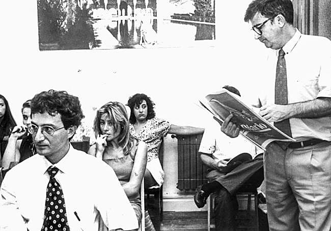 El rector, en un aula de la UIMP en 1991, leyendo El Diario.