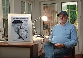 El escritor, en su casa de Mazcuerras.