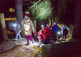 Hasta chupete lleva alguno de los jóvenes participantes